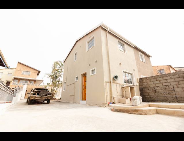2 BEDROOM HOUSE RENTED IN MONTFORD